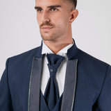 Traje de novio cuello coreano con detalles de Swarovski en el cuello Azul