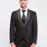 Esmoquin negro total con cuello de pico