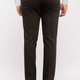 Esmoquin negro total con cuello de pico