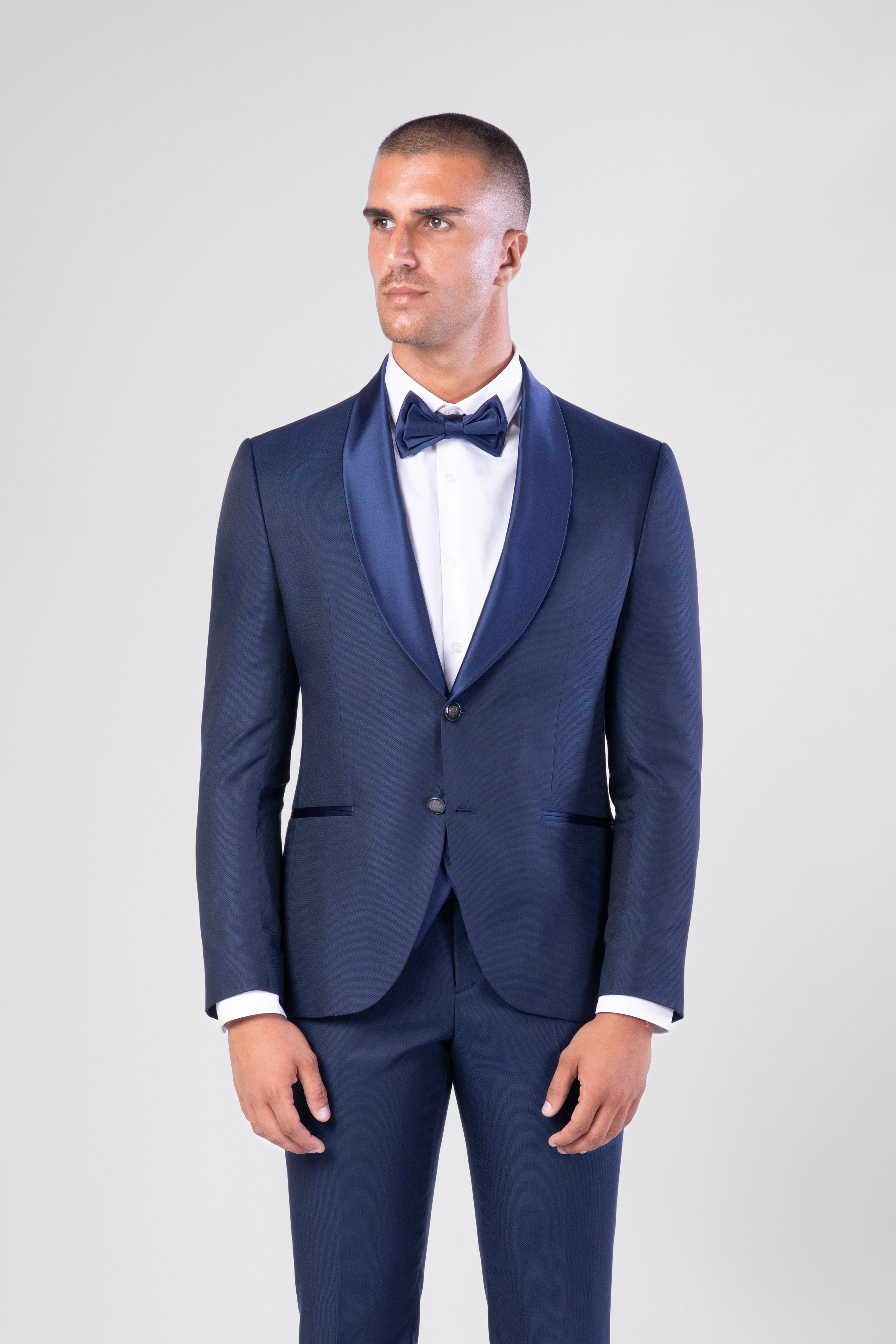 Traje de esmoquin con cuello chal azul marino