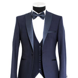 Traje de esmoquin con solapa de pico azul marino